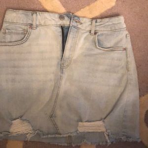 Denim skirt, no tag but never worn. Size 10